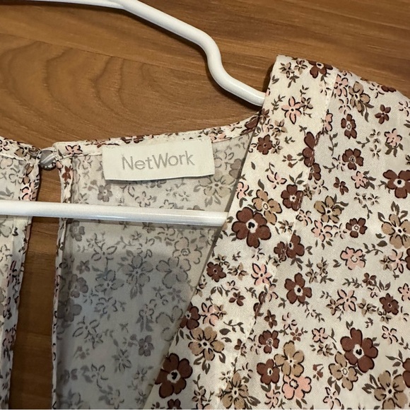 Chic Floral Midi Dress in Cream and Brown - Picture 5 of 5